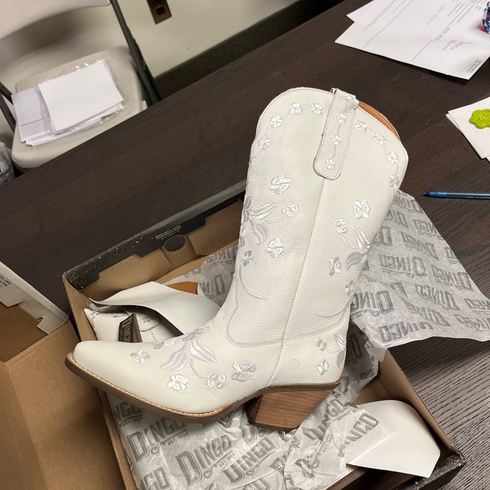 Dingo 1969 White Love Bug Boots - size 10 NIB